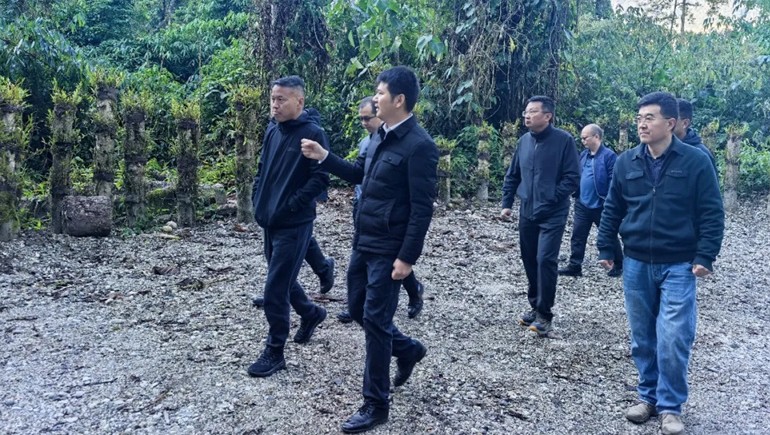 林芝市人民政府副市长王启展一行莅临墨脱PG电子石斛莳植基地考察指导